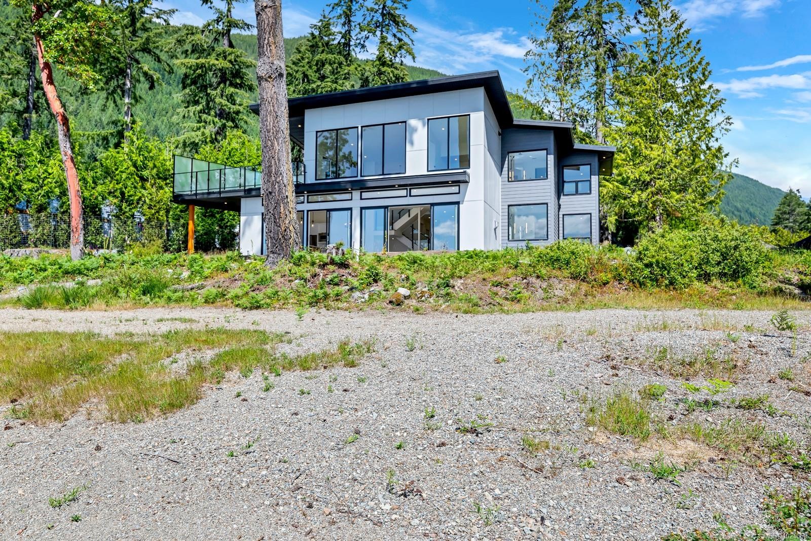 8394 Sa-Seen-Os Rd, Youbou, BC