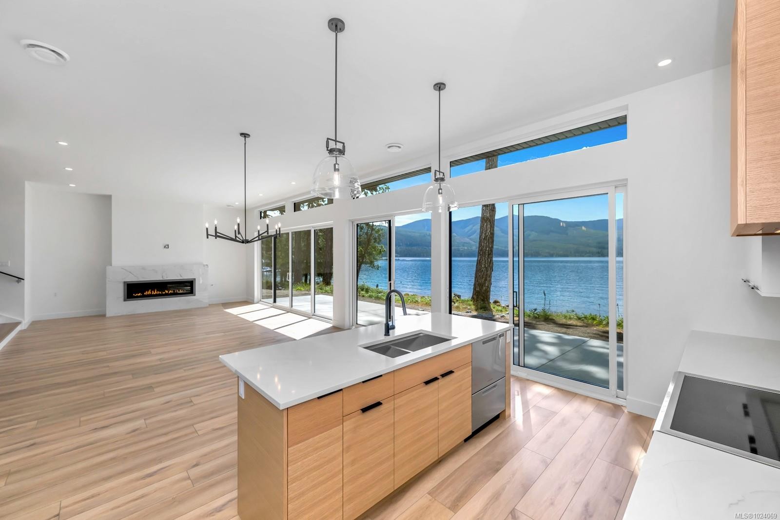 8394 Sa-Seen-Os Rd, Youbou, BC