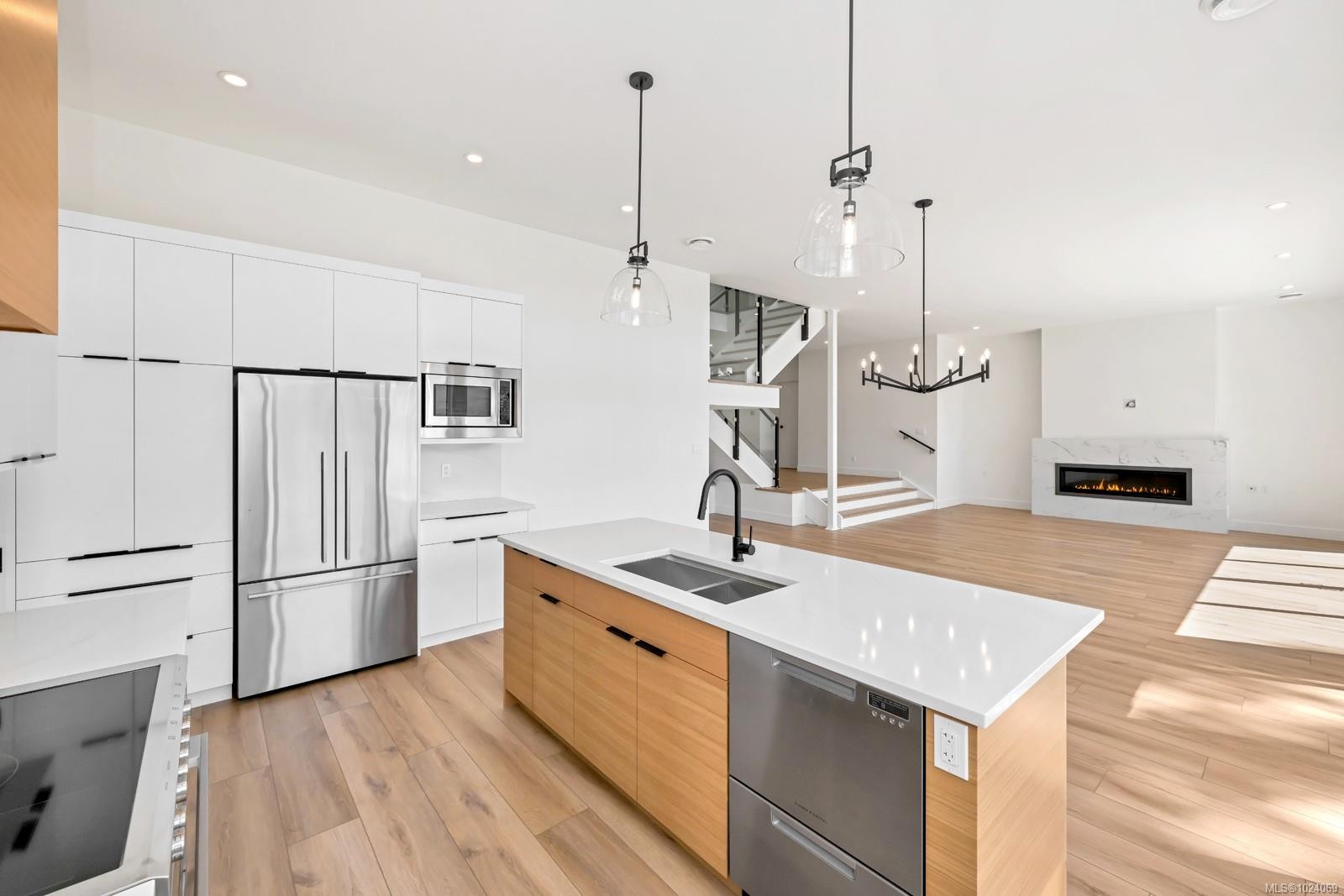 8394 Sa-Seen-Os Rd, Youbou, BC