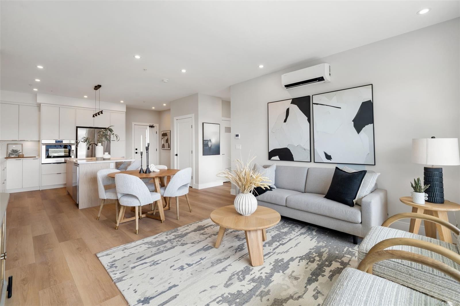 111-1810 Selenite Pl, Langford, BC - Indoor Photo Showing Living Room