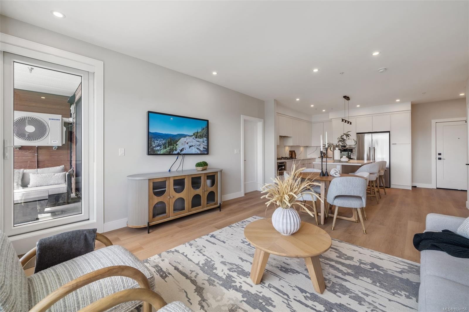 111-1810 Selenite Pl, Langford, BC - Indoor Photo Showing Living Room