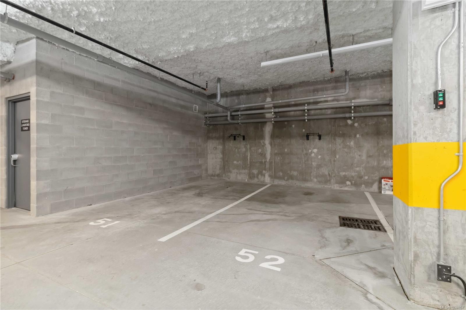 602-868 Orono Ave, Langford, BC - Indoor Photo Showing Garage