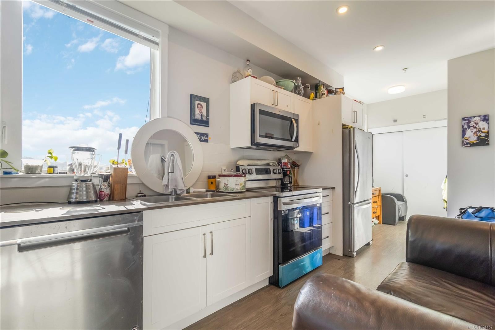 602-868 Orono Ave, Langford, BC - Indoor Photo Showing Kitchen With Stainless Steel Kitchen With Double Sink