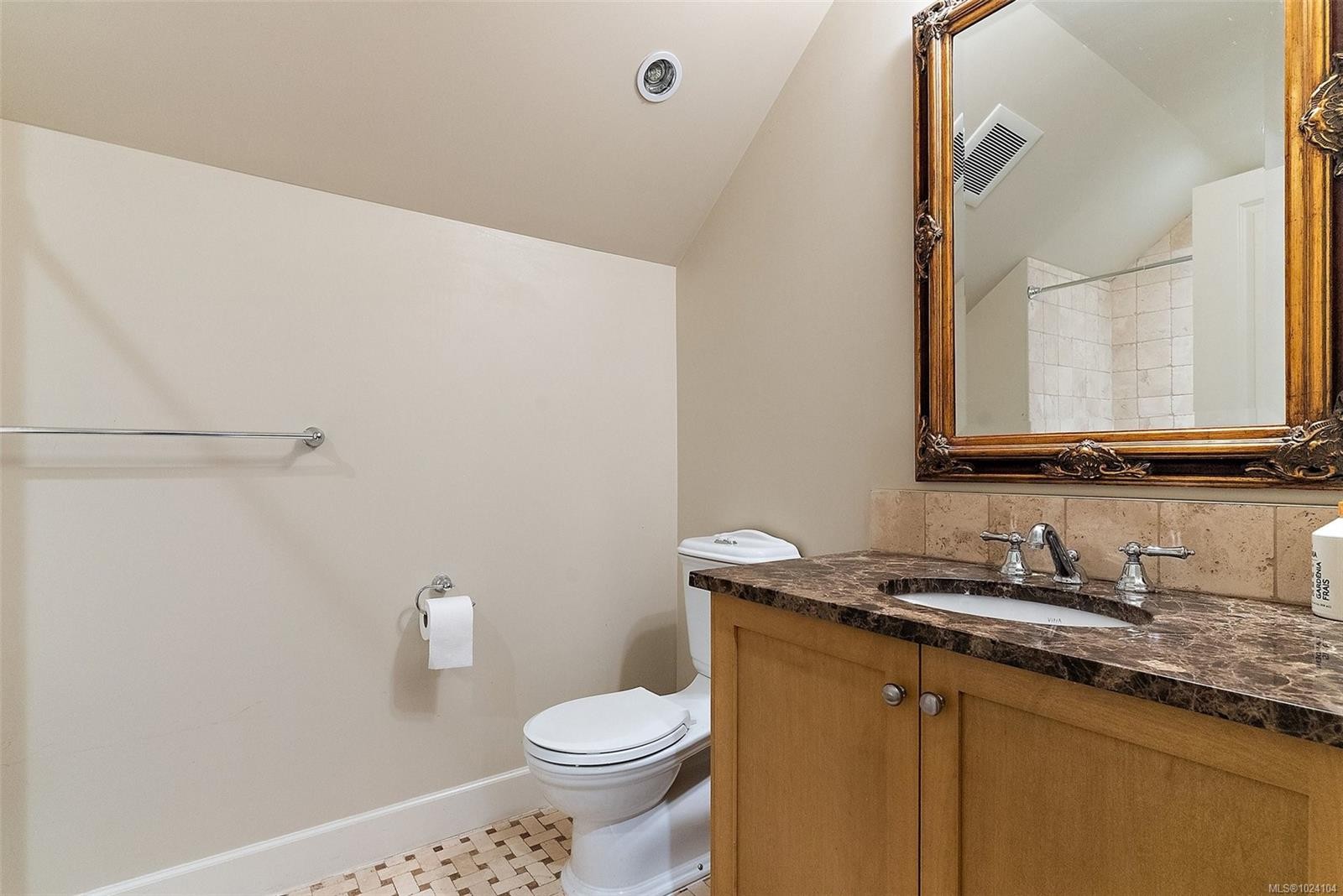 407-2006 Troon Crt, Langford, BC - Indoor Photo Showing Bathroom