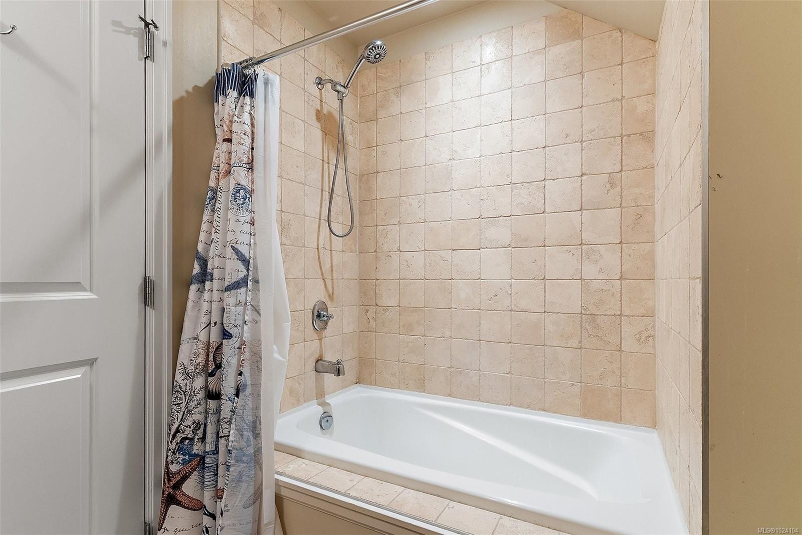 407-2006 Troon Crt, Langford, BC - Indoor Photo Showing Bathroom