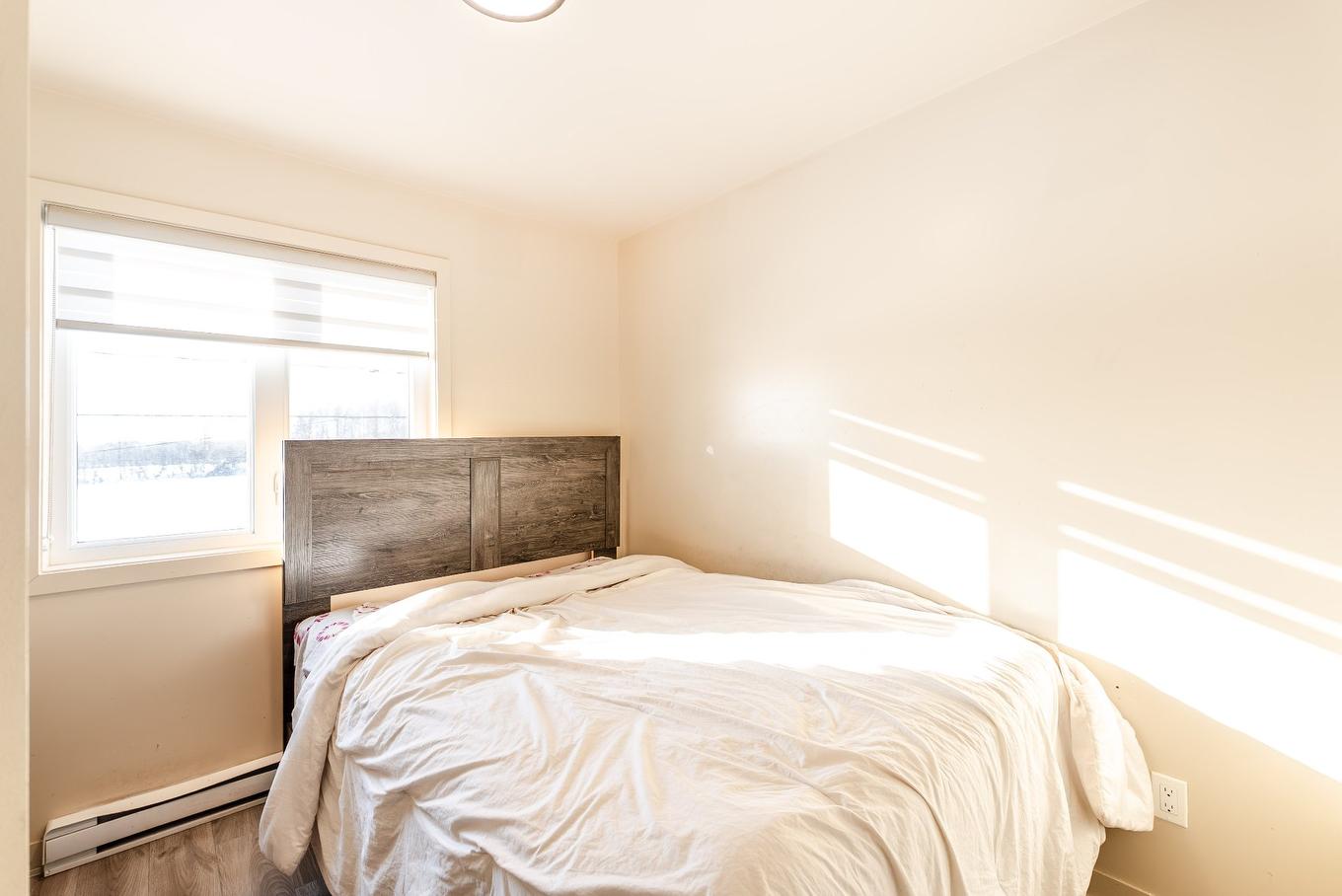 Bedroom - 1414 Rue Du Souvenir, Saint-Eustache, QC - Indoor Photo Showing Bedroom