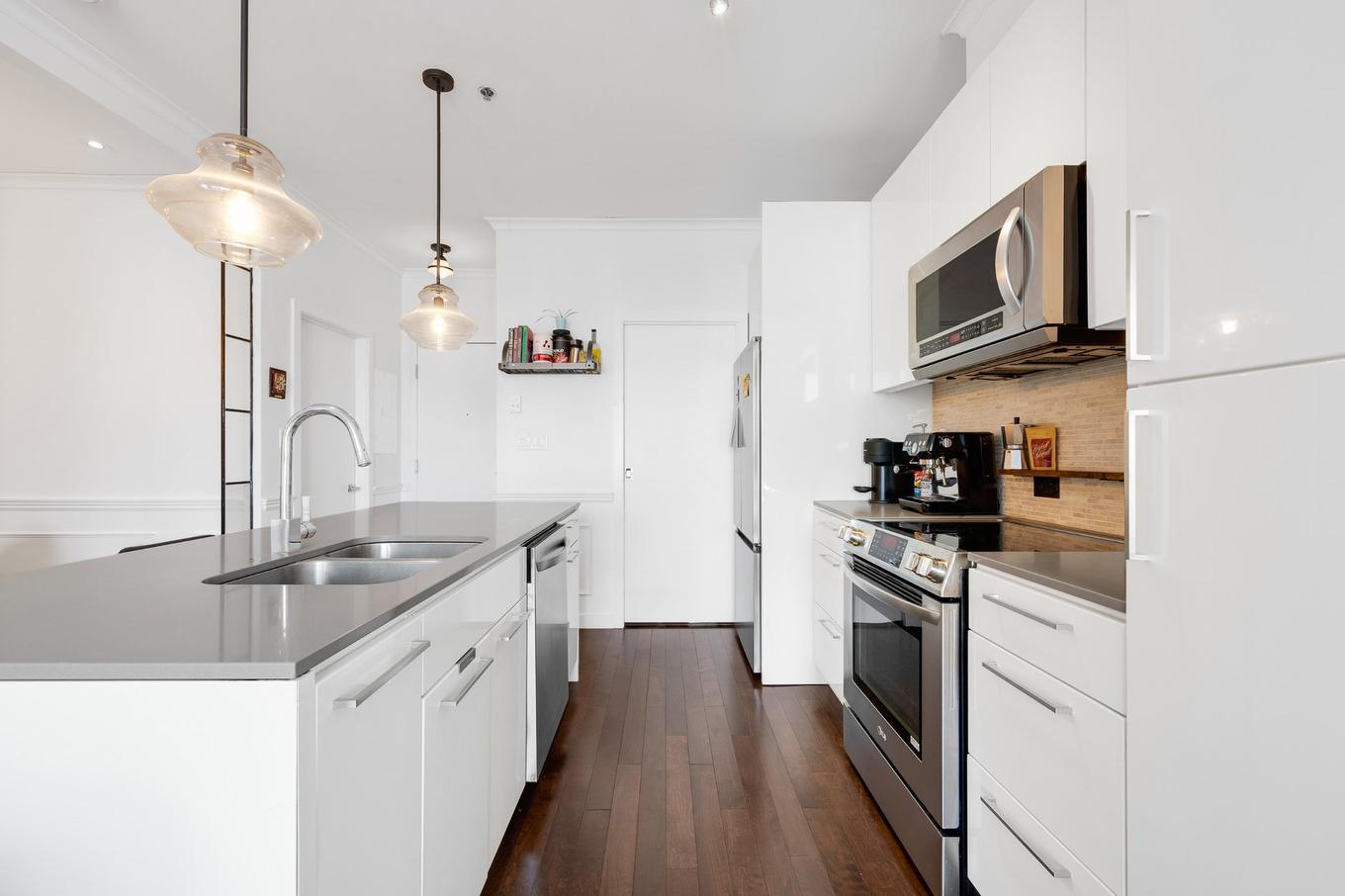 Kitchen - 219-750 32E Avenue, Montréal (Lachine), QC - Indoor Photo Showing Kitchen With Double Sink With Upgraded Kitchen