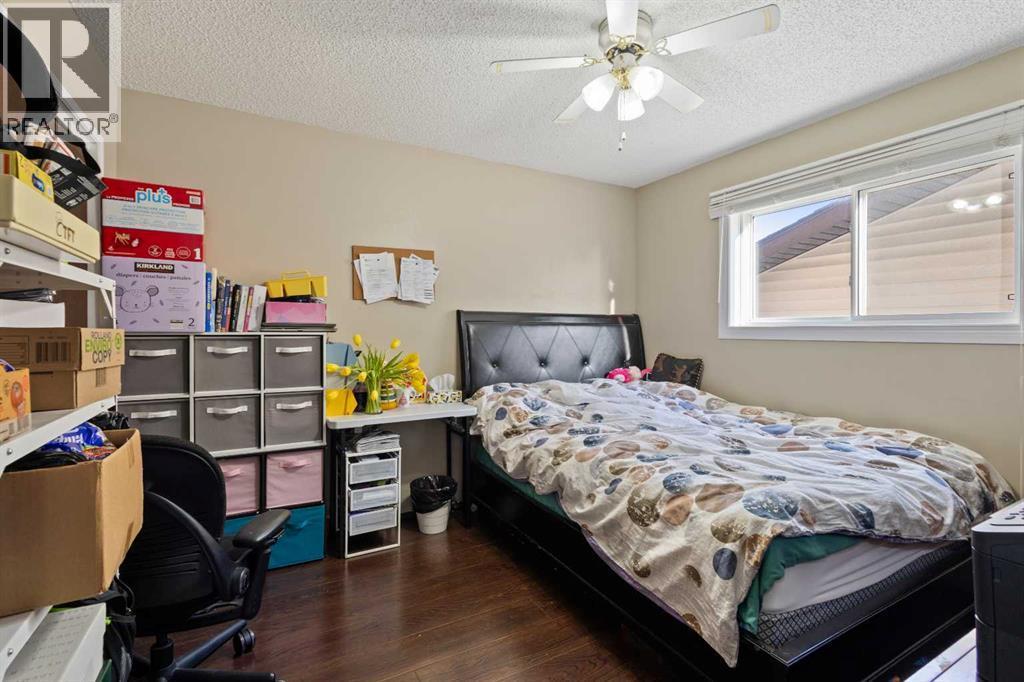24 Bedford Road Ne, Calgary, AB - Indoor Photo Showing Bedroom