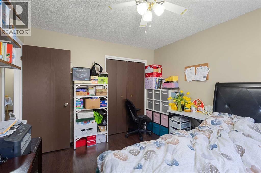 24 Bedford Road Ne, Calgary, AB - Indoor Photo Showing Bedroom