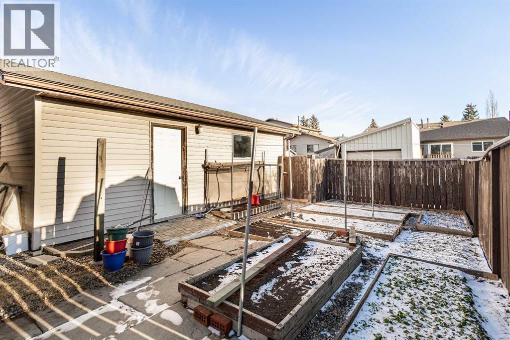 24 Bedford Road Ne, Calgary, AB - Outdoor With Exterior