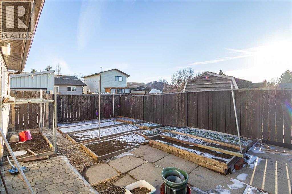 24 Bedford Road Ne, Calgary, AB - Outdoor