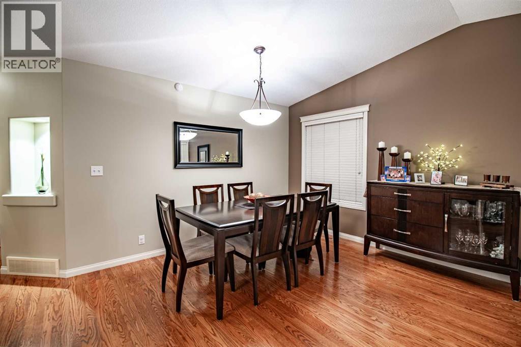 261 Jenner Crescent, Red Deer, AB - Indoor Photo Showing Dining Room