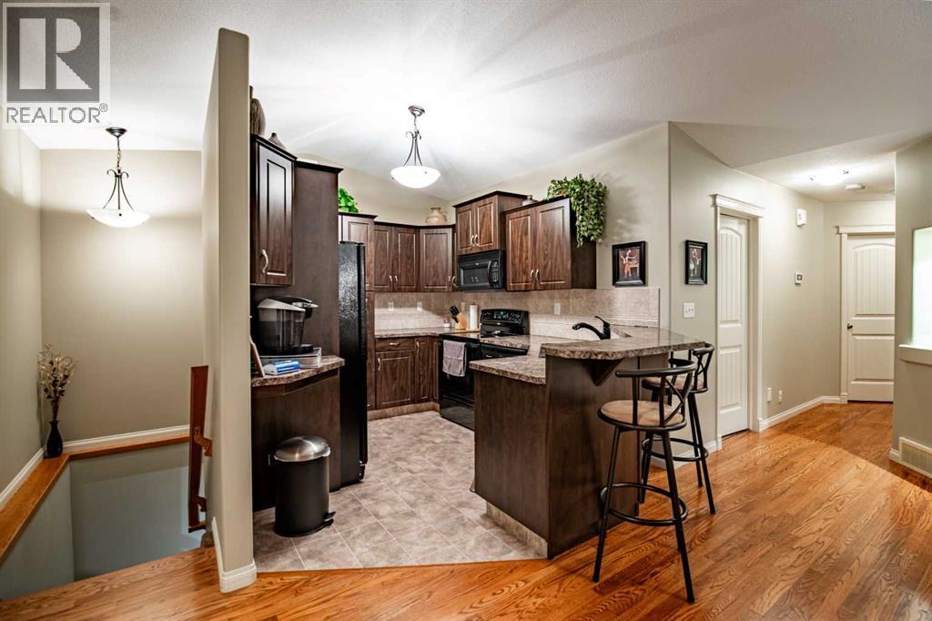 261 Jenner Crescent, Red Deer, AB - Indoor Photo Showing Kitchen