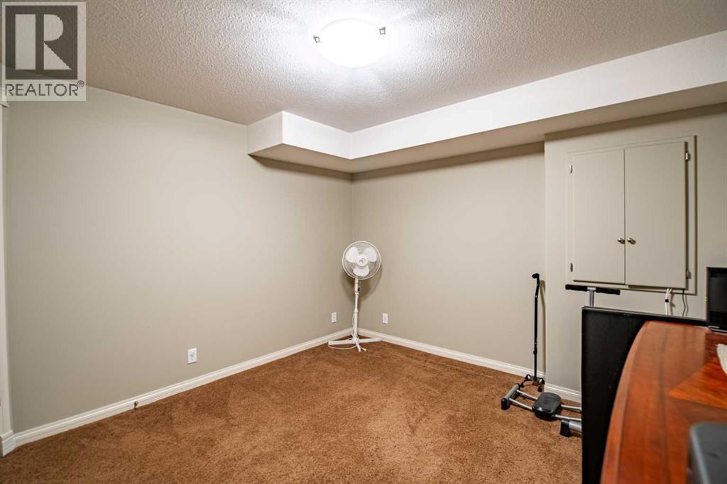 261 Jenner Crescent, Red Deer, AB - Indoor Photo Showing Other Room