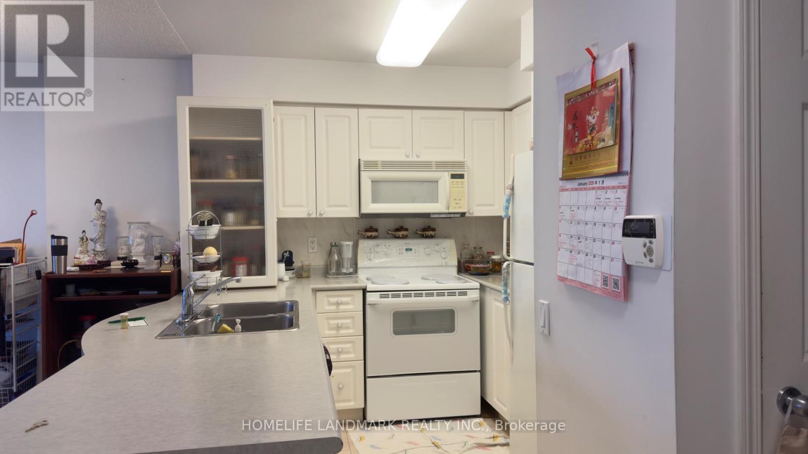 807 - 388 Bloor Street E, Toronto, ON - Indoor Photo Showing Kitchen With Double Sink