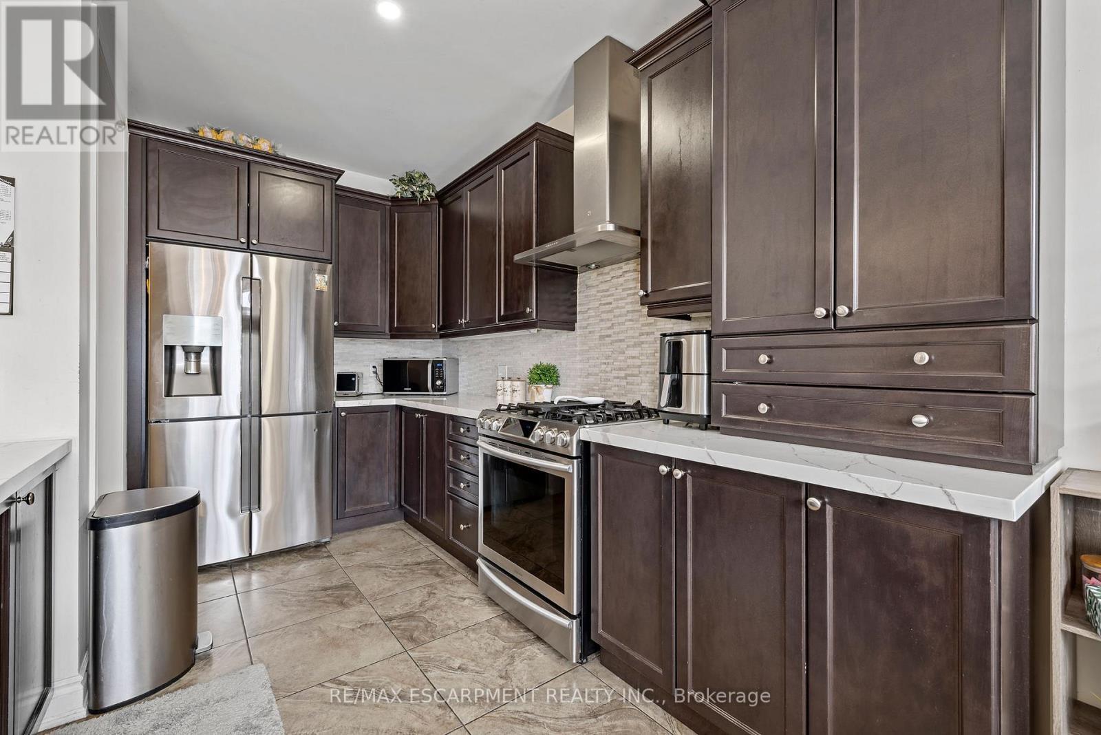 114 Chaumont Drive, Hamilton, ON - Indoor Photo Showing Kitchen