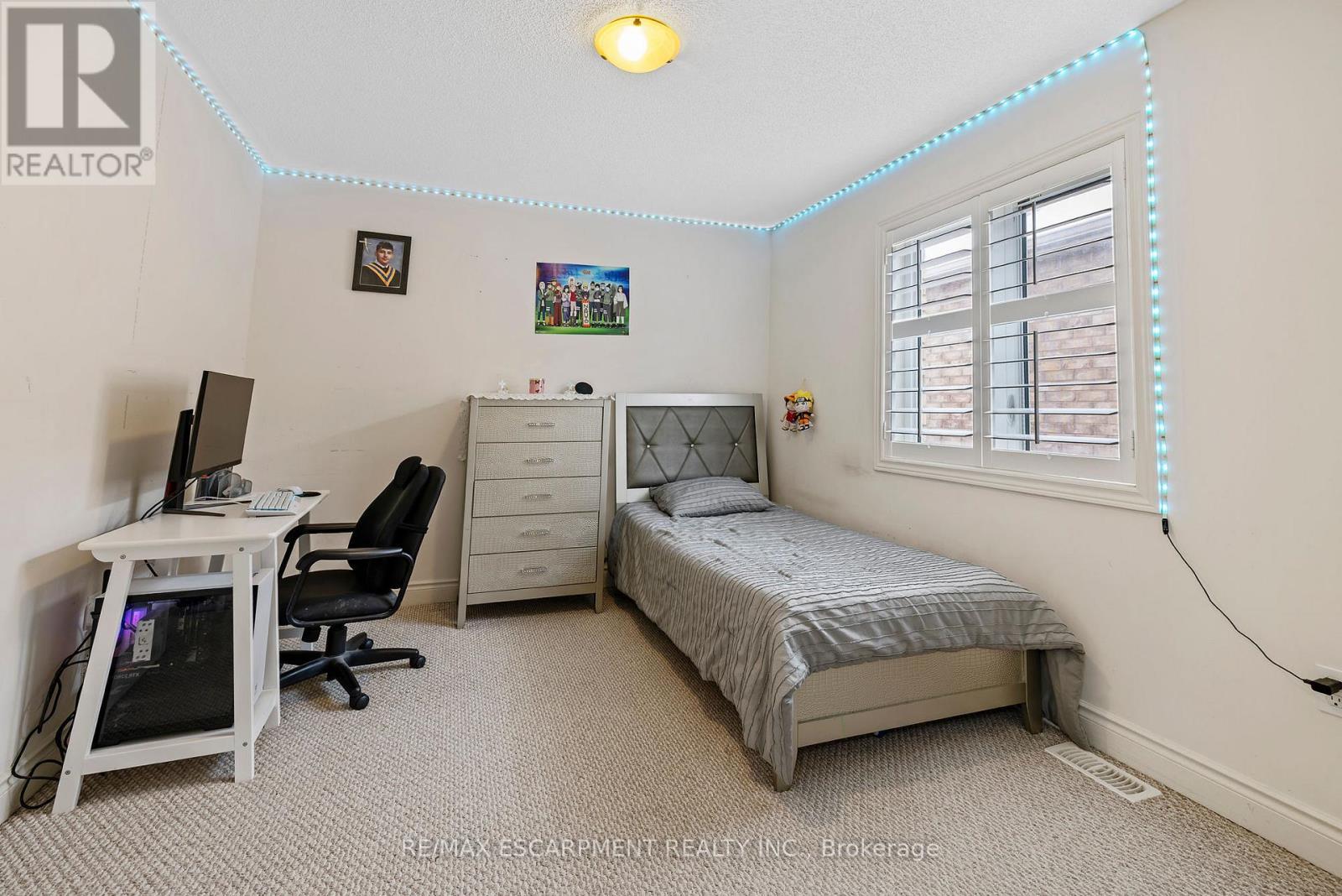 114 Chaumont Drive, Hamilton, ON - Indoor Photo Showing Bedroom