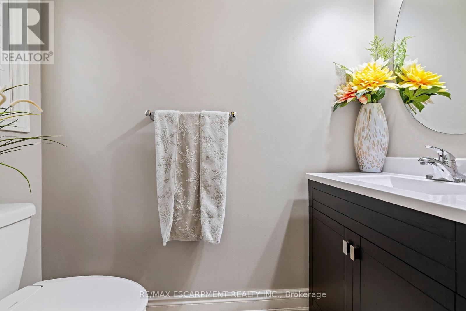 114 Chaumont Drive, Hamilton, ON - Indoor Photo Showing Bathroom