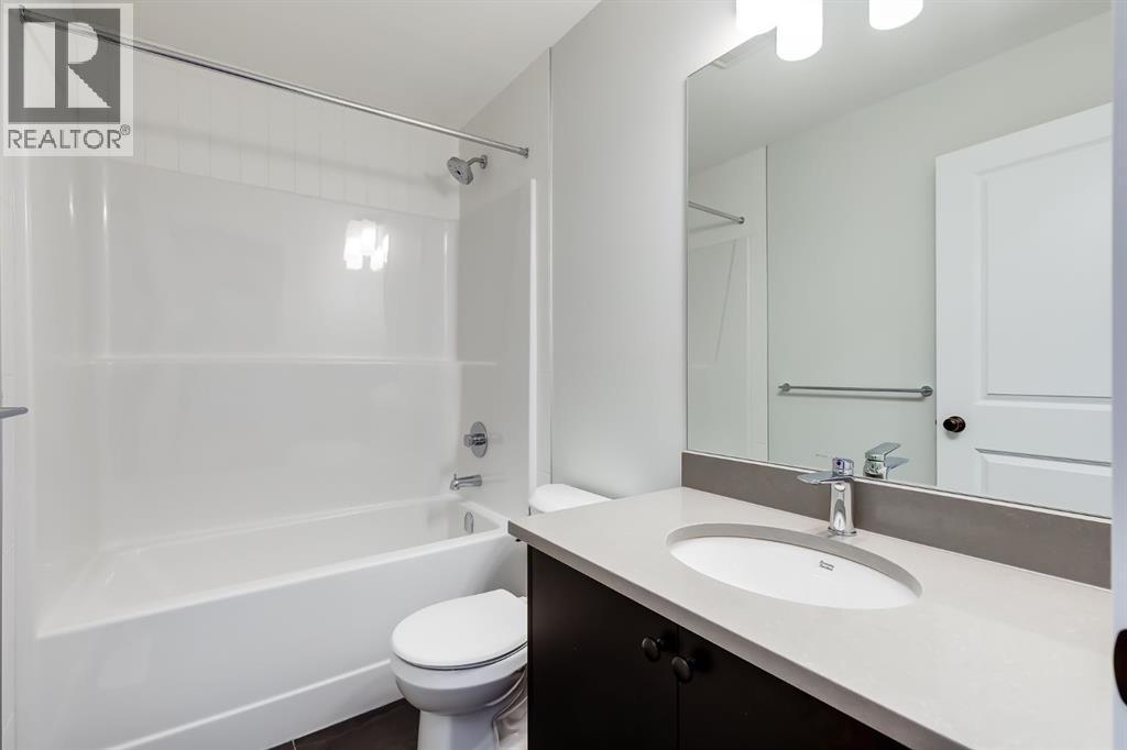 4054 Sawgrass Street Nw, Airdrie, AB - Indoor Photo Showing Bathroom