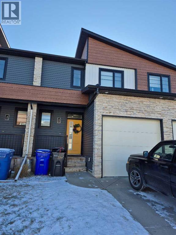 Front Elevation - 5, 438 Highlands Boulevard W, Lethbridge, AB - Outdoor