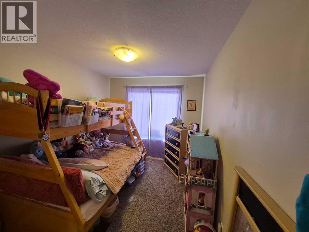 2nd Bedroom - 5, 438 Highlands Boulevard W, Lethbridge, AB - Indoor Photo Showing Bedroom