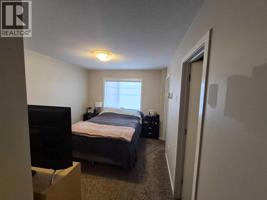 Master Bedroom - 5, 438 Highlands Boulevard W, Lethbridge, AB - Indoor Photo Showing Bedroom