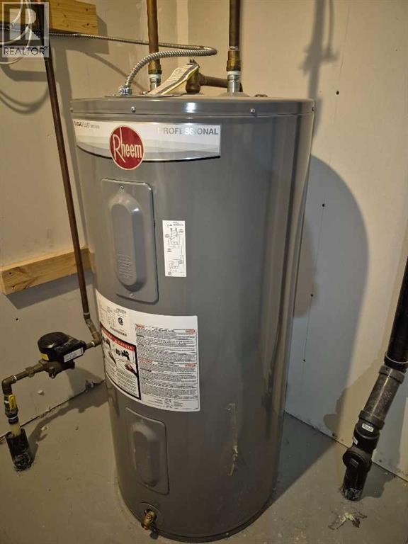 40Gl hot water tank - 5, 438 Highlands Boulevard W, Lethbridge, AB - Indoor Photo Showing Basement