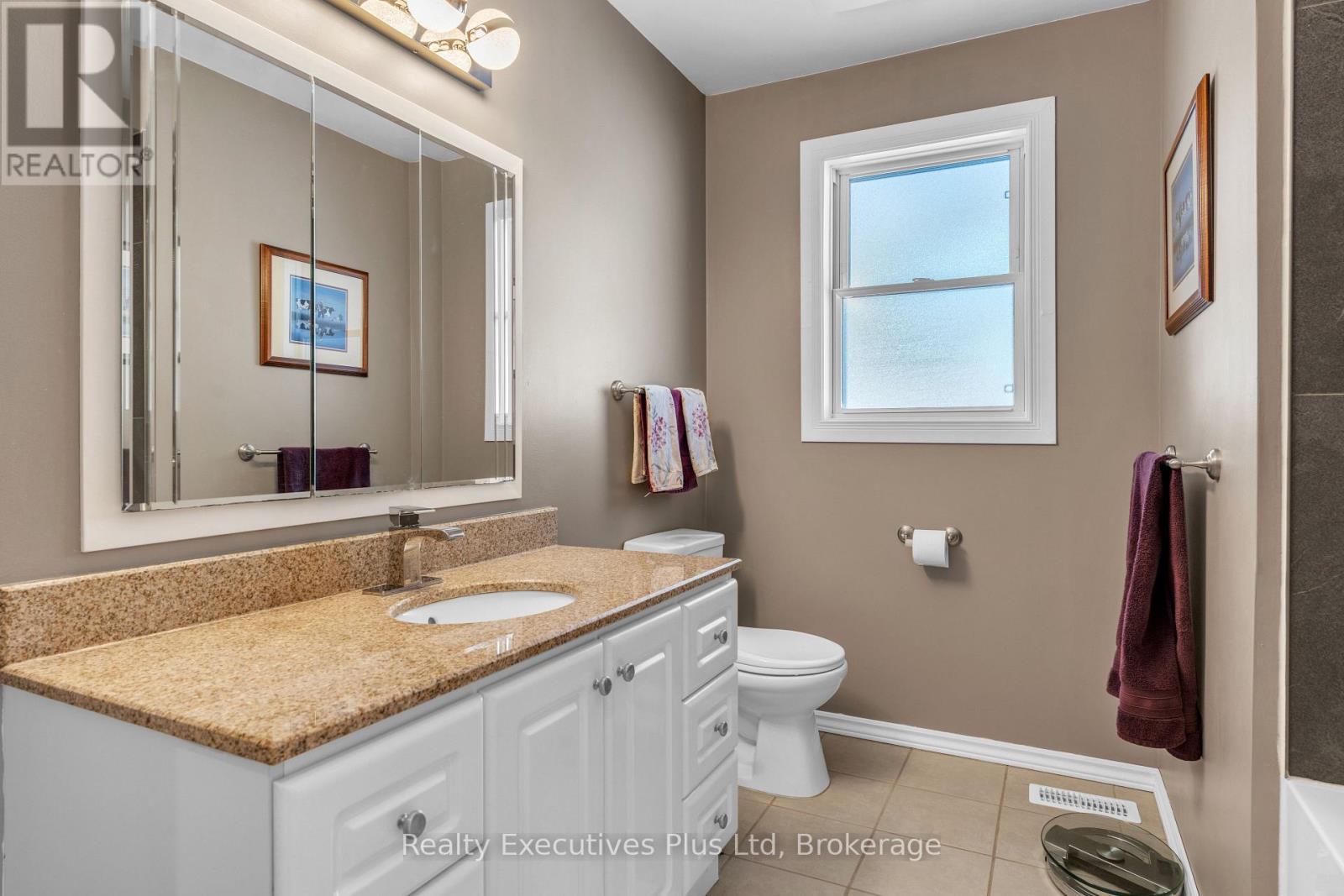 7050 County Road 2 Road, Loyalist (Lennox And Addington - South), ON - Indoor Photo Showing Bathroom