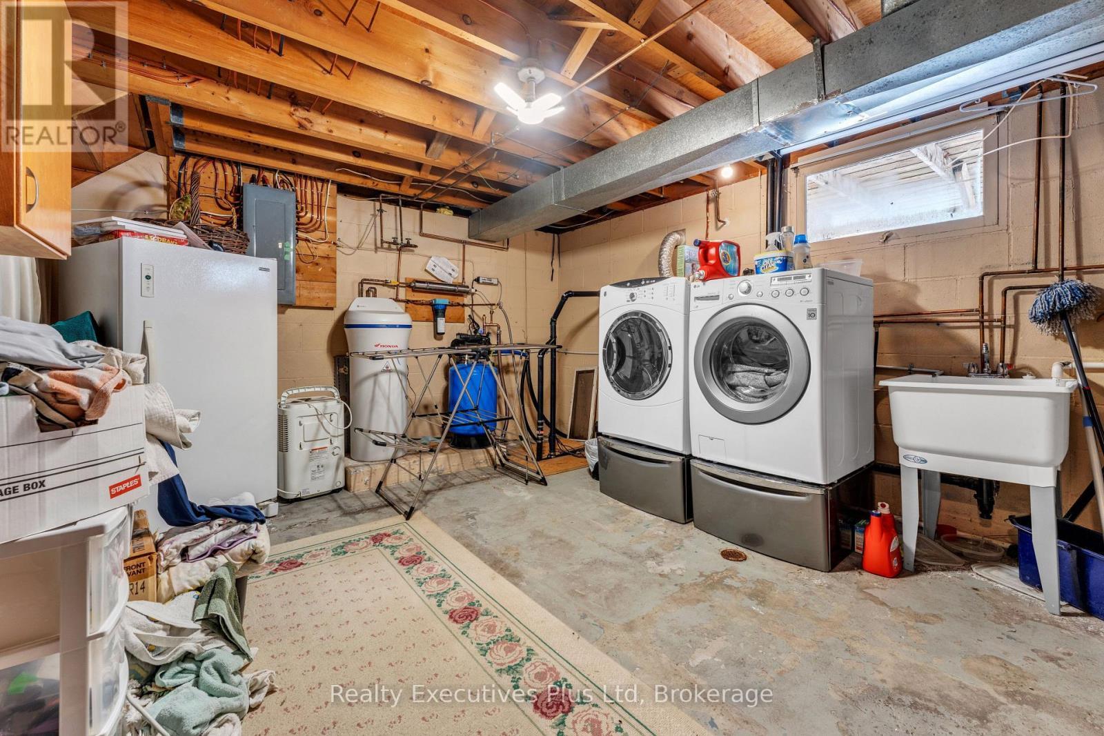 7050 County Road 2 Road, Loyalist (Lennox And Addington - South), ON - Indoor Photo Showing Other Room
