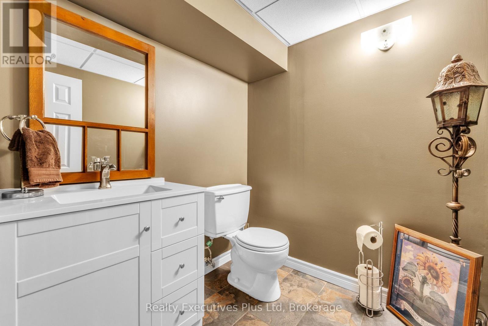 7050 County Road 2 Road, Loyalist (Lennox And Addington - South), ON - Indoor Photo Showing Bathroom