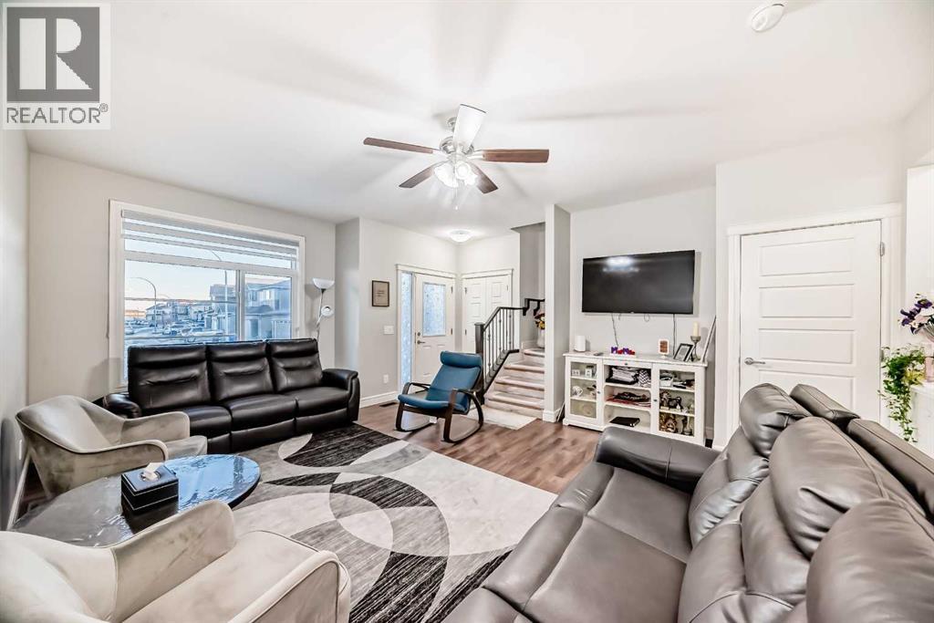 10097 46 Street Ne, Calgary, AB - Indoor Photo Showing Living Room