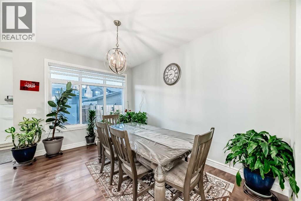 10097 46 Street Ne, Calgary, AB - Indoor Photo Showing Dining Room