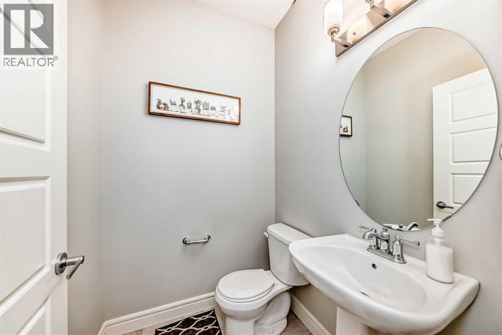 10097 46 Street Ne, Calgary, AB - Indoor Photo Showing Bathroom