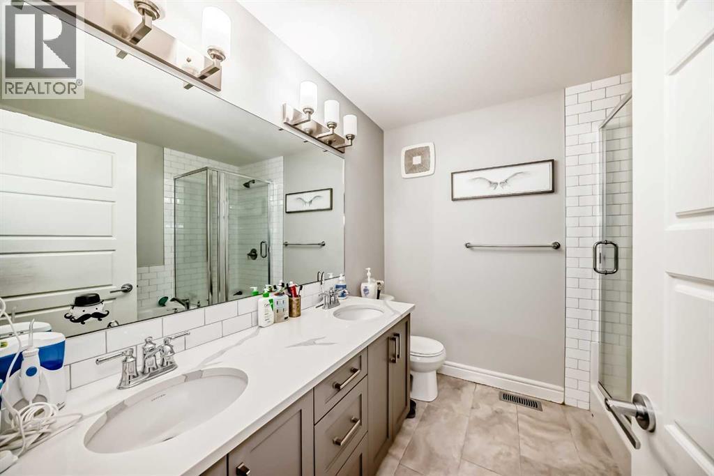 10097 46 Street Ne, Calgary, AB - Indoor Photo Showing Bathroom