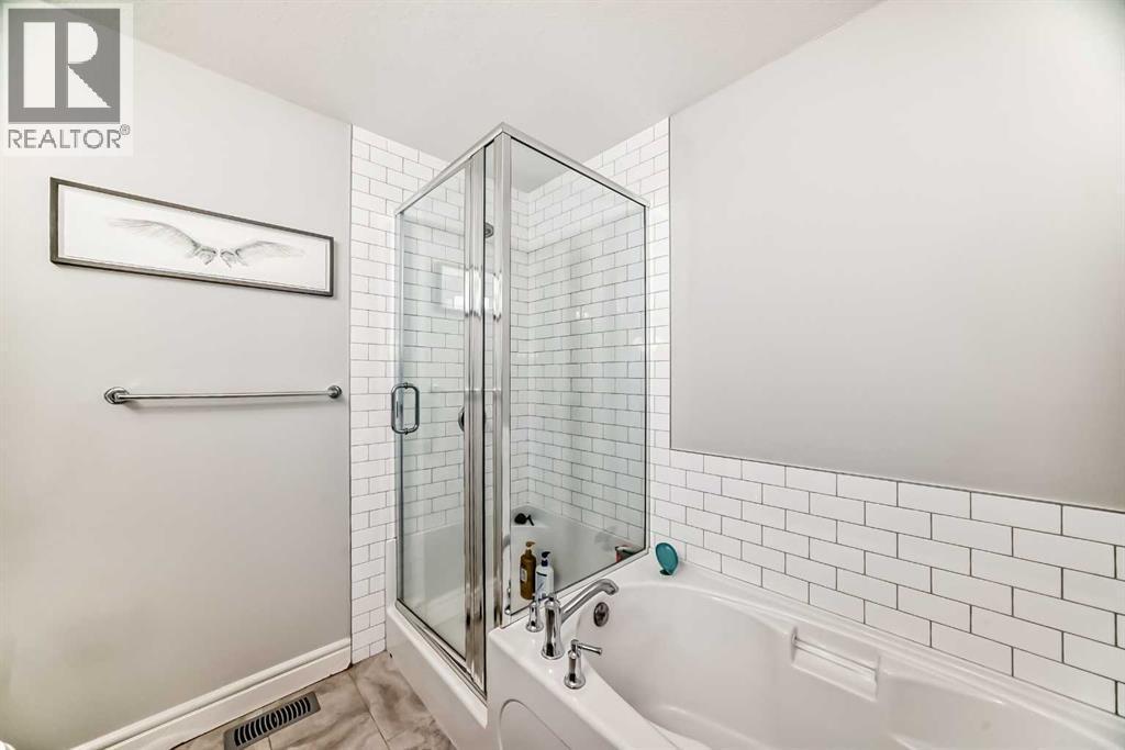 10097 46 Street Ne, Calgary, AB - Indoor Photo Showing Bathroom