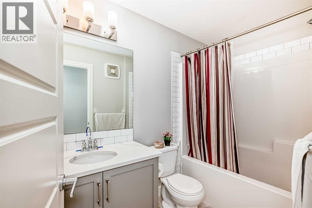 10097 46 Street Ne, Calgary, AB - Indoor Photo Showing Bathroom