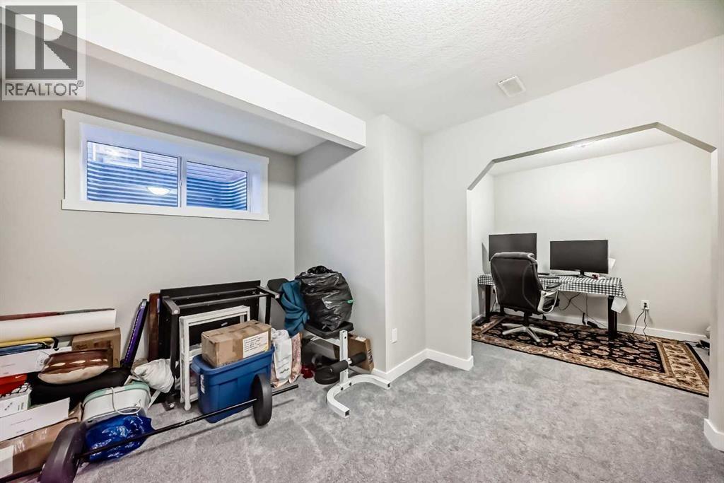 10097 46 Street Ne, Calgary, AB - Indoor