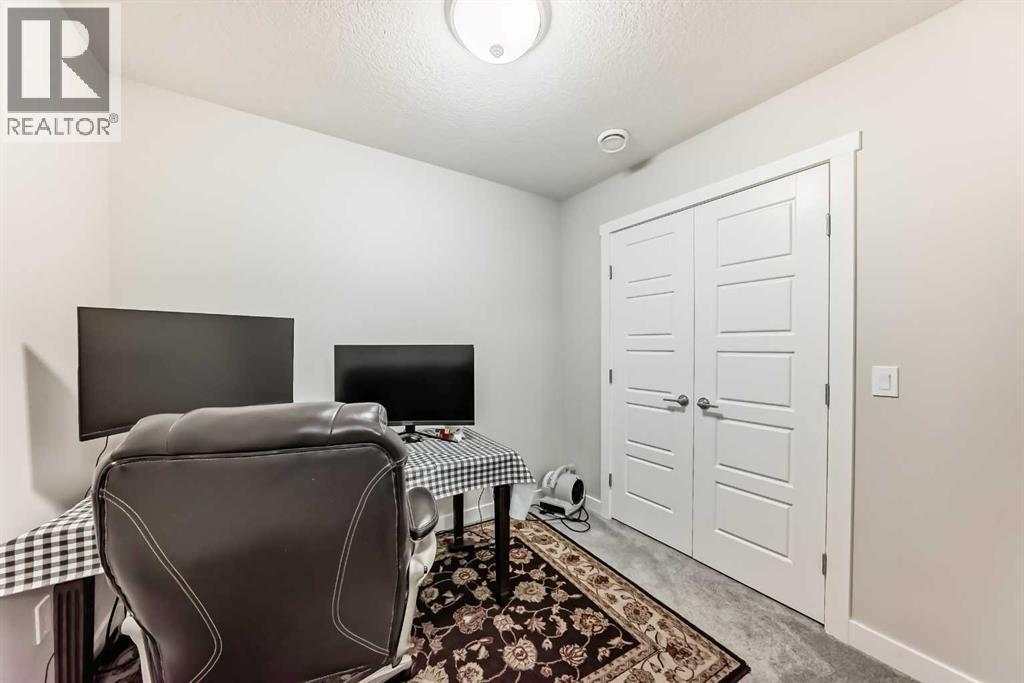 10097 46 Street Ne, Calgary, AB - Indoor Photo Showing Other Room