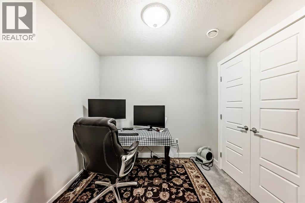 10097 46 Street Ne, Calgary, AB - Indoor Photo Showing Office