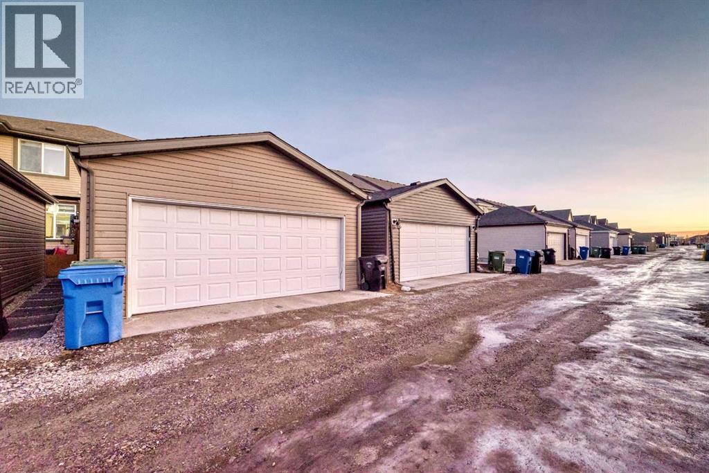 10097 46 Street Ne, Calgary, AB - Outdoor