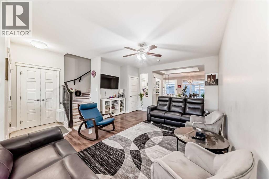 10097 46 Street Ne, Calgary, AB - Indoor Photo Showing Living Room