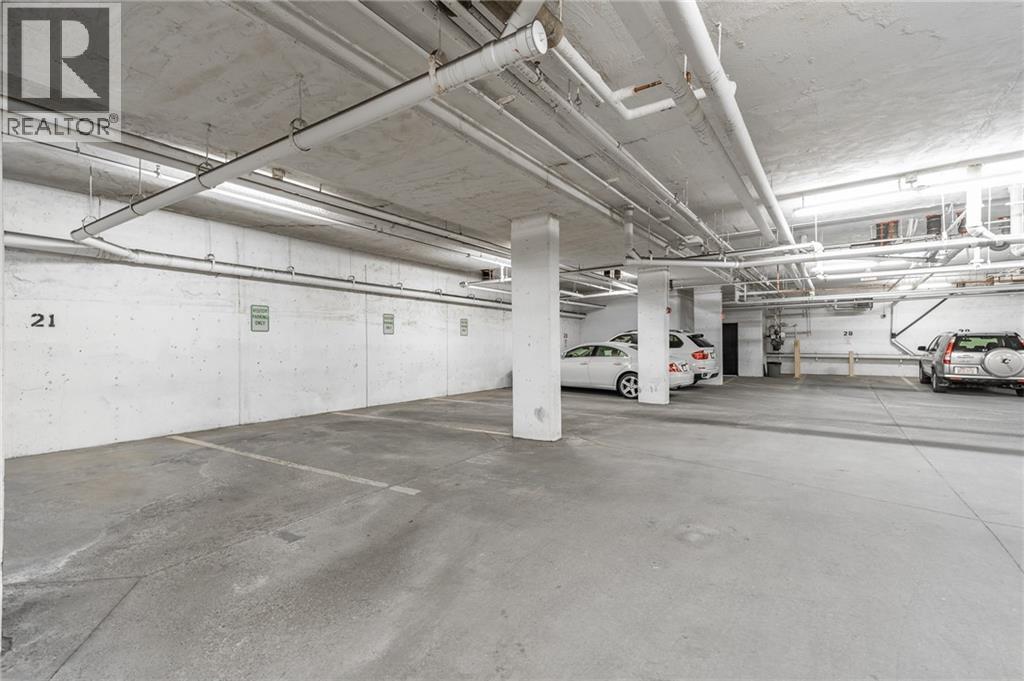 parking 1 - 1029 1 Avenue Ne, Calgary, AB - Indoor Photo Showing Garage