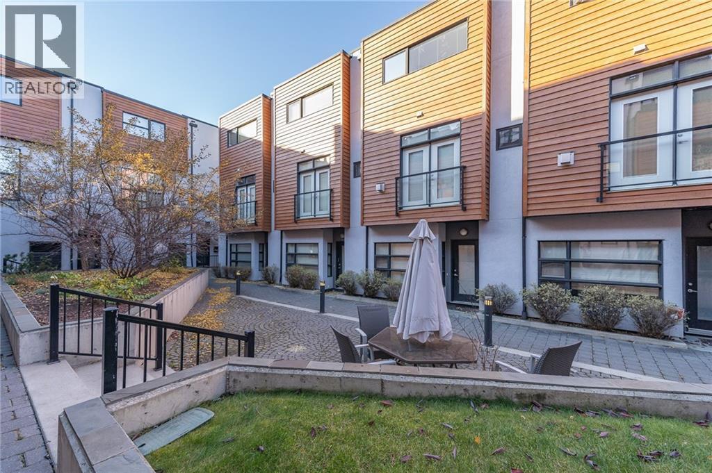 1029 1 Avenue Ne, Calgary, AB - Outdoor With Deck Patio Veranda