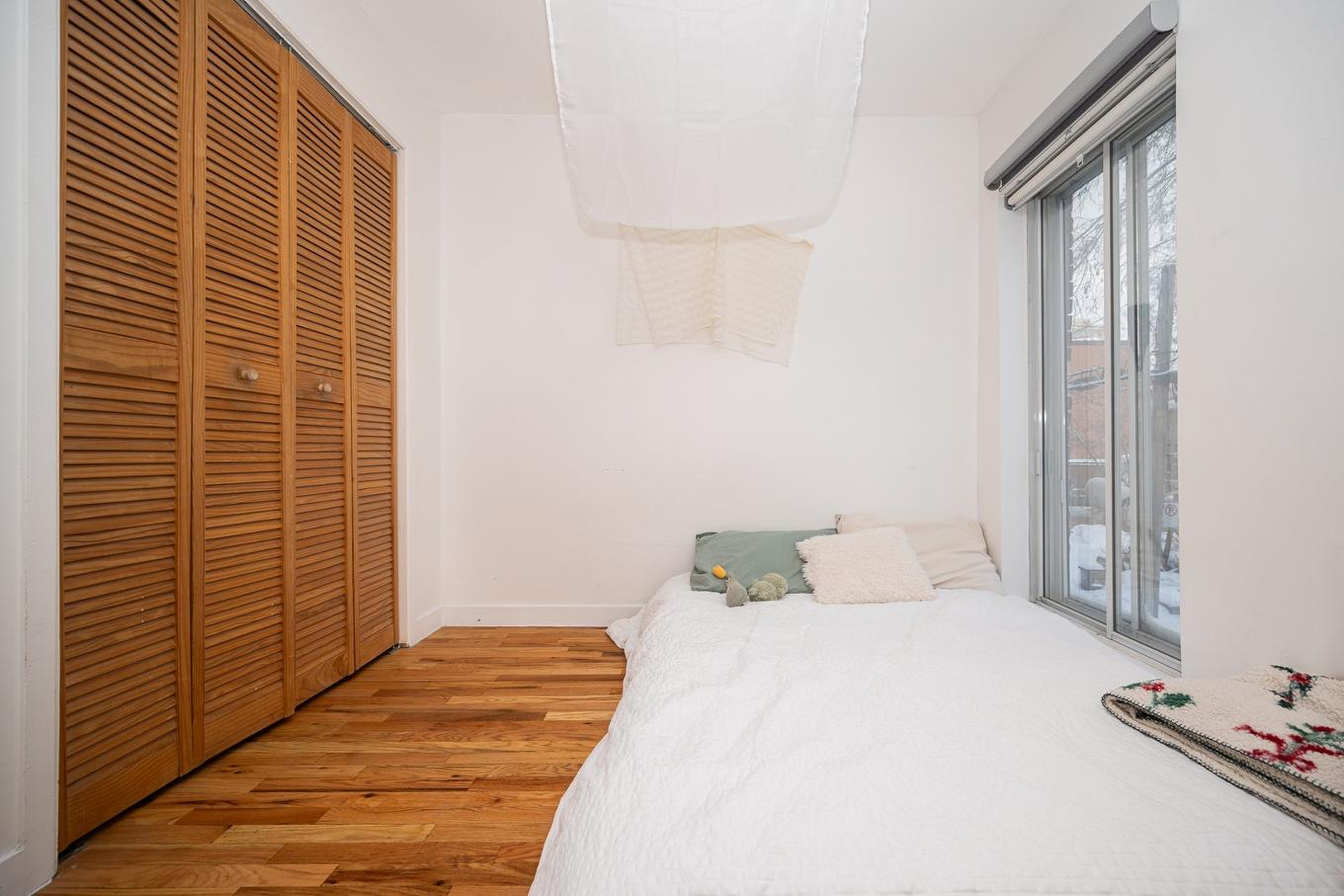 Chambre à coucher - 1715 Rue Sanguinet, Montréal (Ville-Marie), QC - Indoor Photo Showing Bedroom