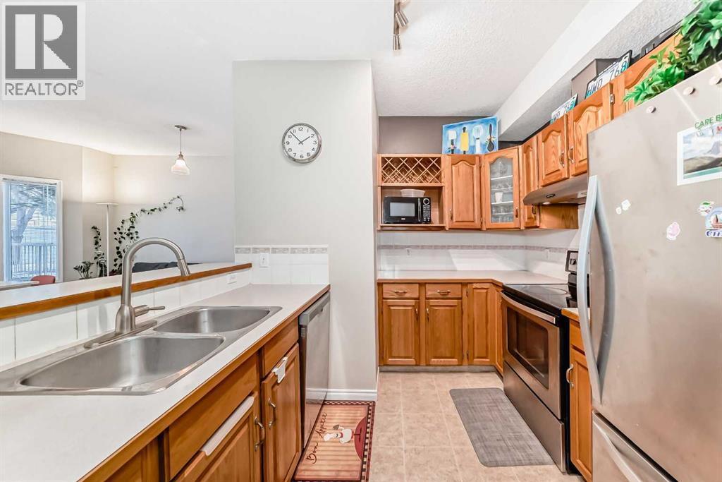 106, 628 56 Avenue Sw, Calgary, AB - Indoor Photo Showing Kitchen With Double Sink