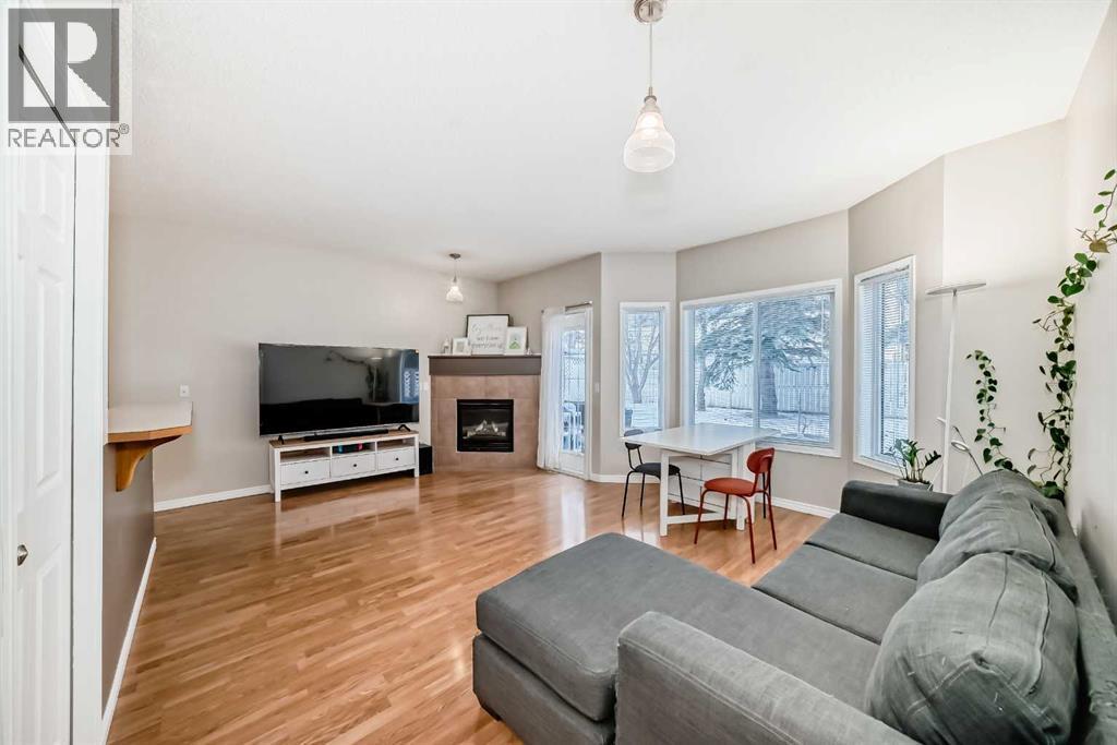 106, 628 56 Avenue Sw, Calgary, AB - Indoor Photo Showing Living Room With Fireplace