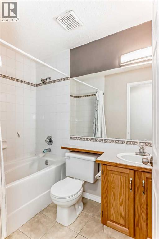 106, 628 56 Avenue Sw, Calgary, AB - Indoor Photo Showing Bathroom