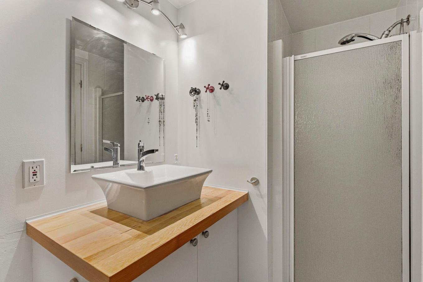 Bathroom - 3-1317 Rue La Fontaine, Montréal (Ville-Marie), QC - Indoor Photo Showing Bathroom