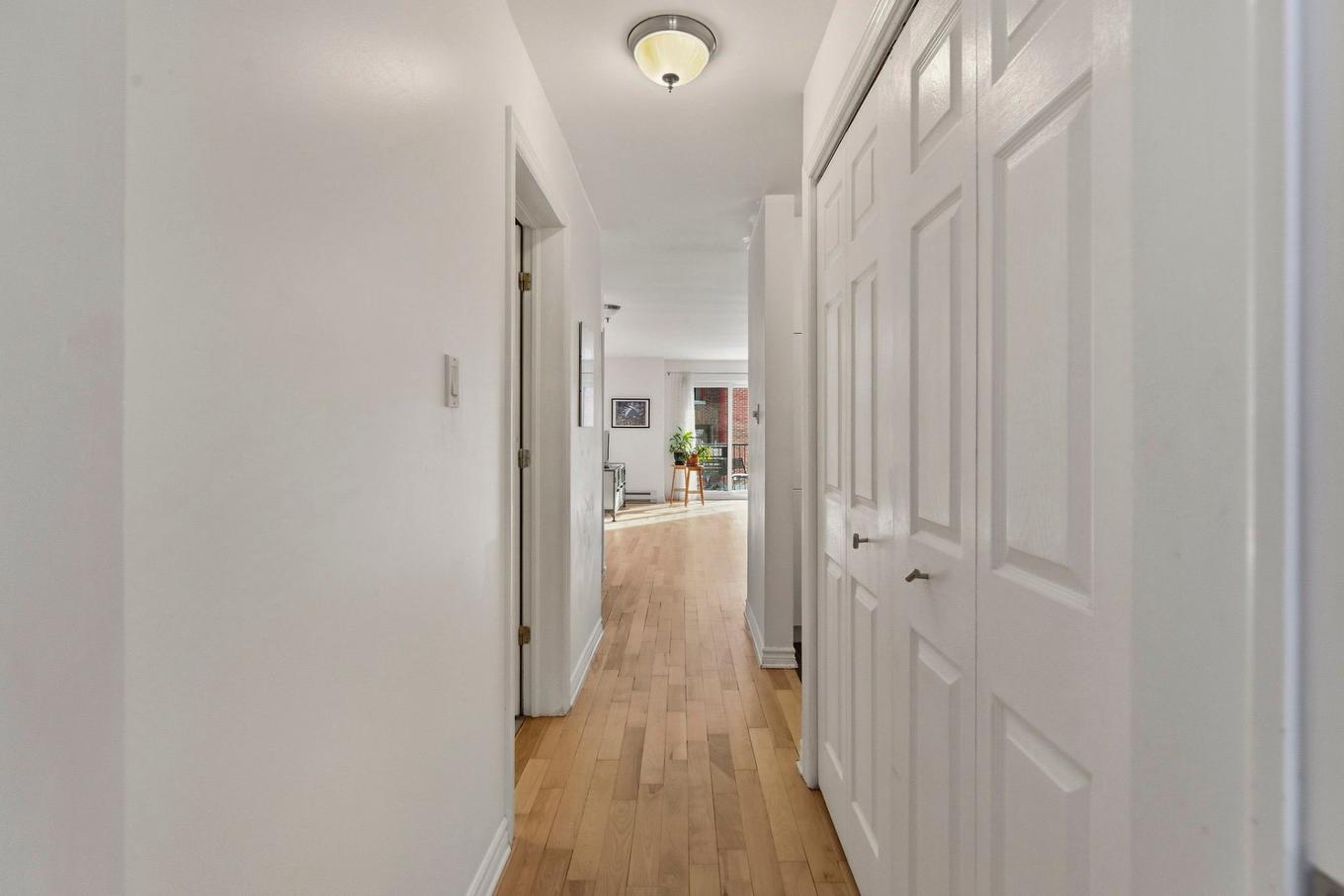 Passageway - 3-1317 Rue La Fontaine, Montréal (Ville-Marie), QC - Indoor Photo Showing Other Room