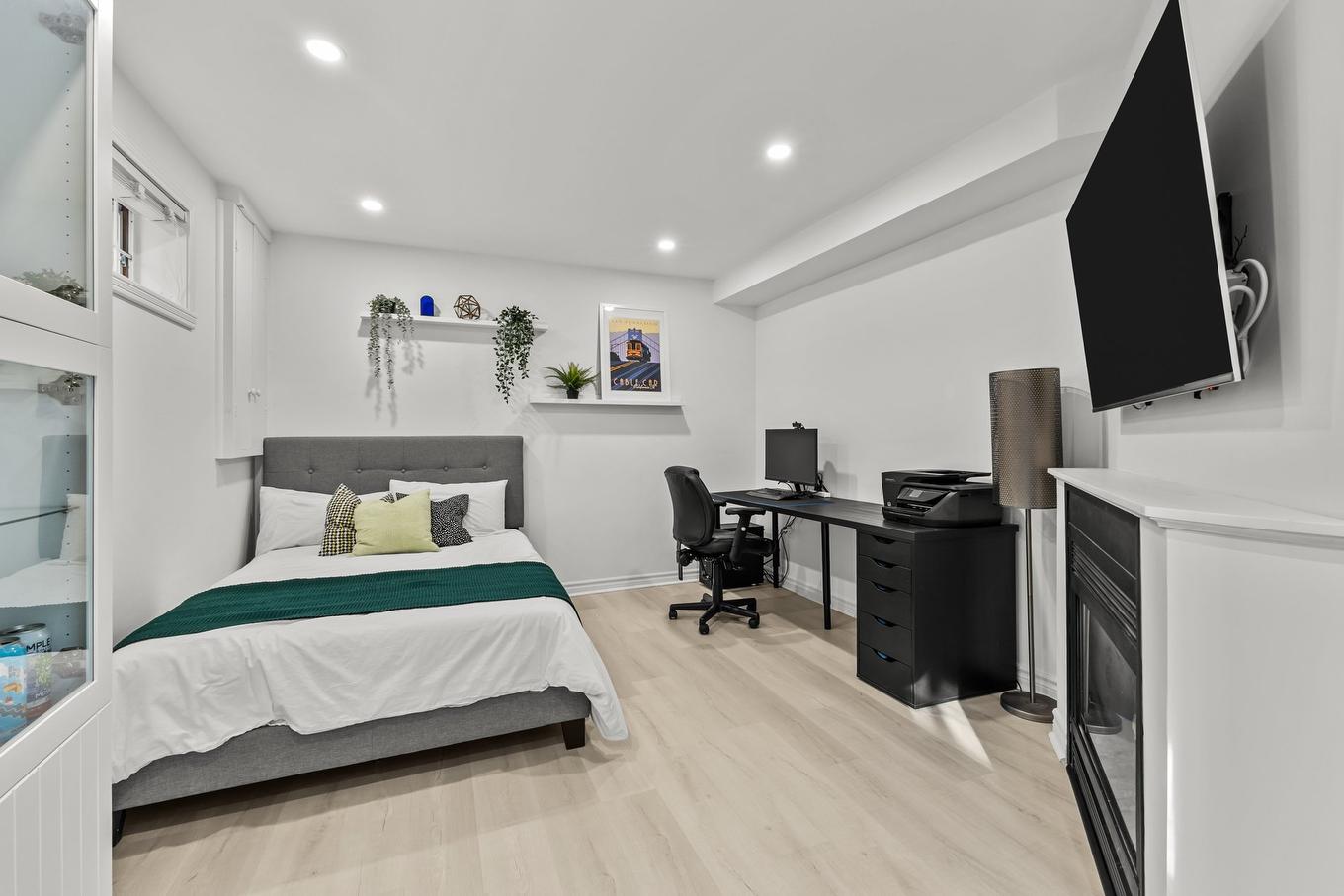 Bedroom - 80 Rue Des Tourterelles, La Prairie, QC - Indoor Photo Showing Bedroom